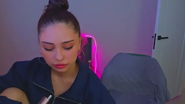 Sofia_Plump live