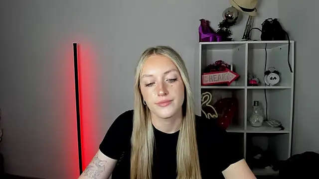 EvelynBlond live