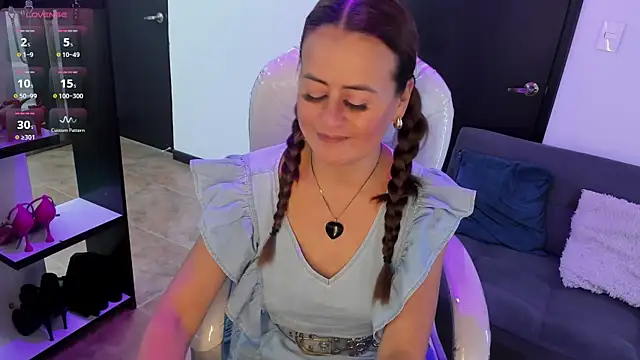 magenta_maturr live