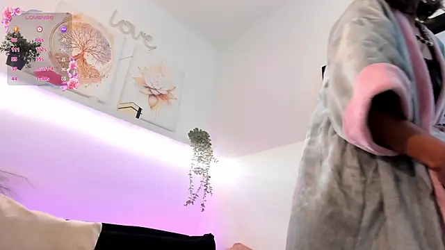 Ariana_blonde live