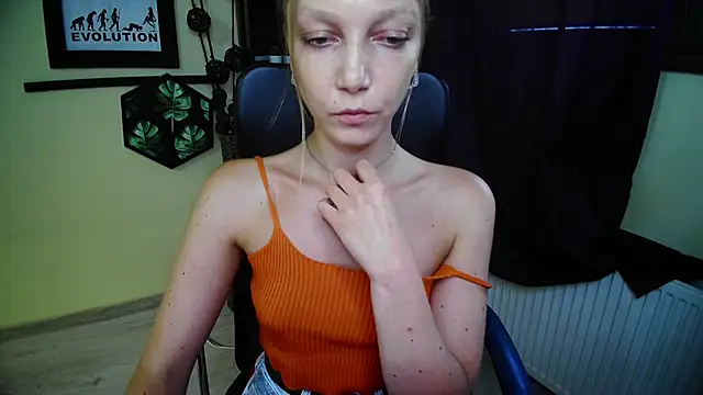EmillyPlay live