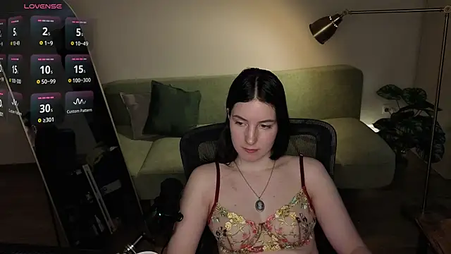 Naomi_Velvet live