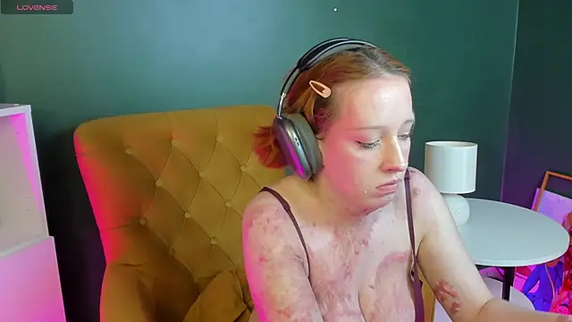 Maya_foxy live