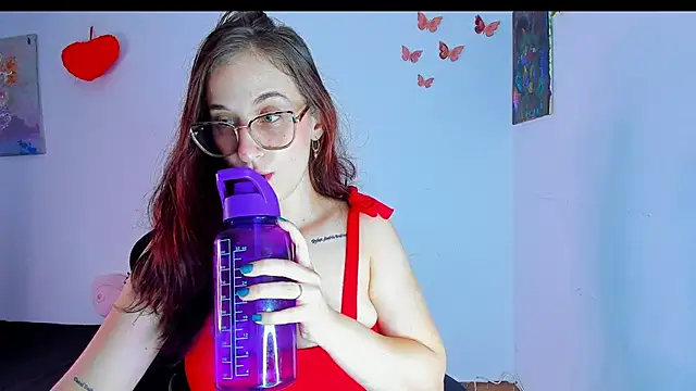 Laura_Ivy live