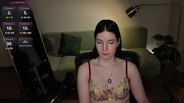 Naomi_Velvet live