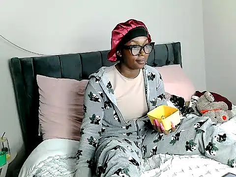 MissLaToYa live