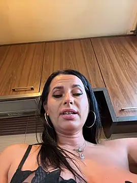 Hotmomcheckk_ live