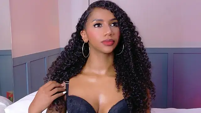 Chloe-Rose- live