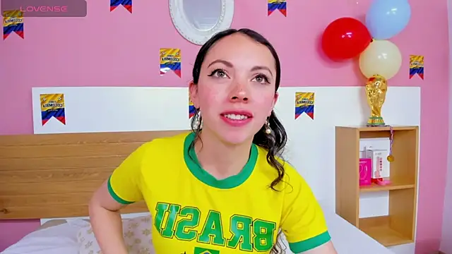 AshleyBenoitt live