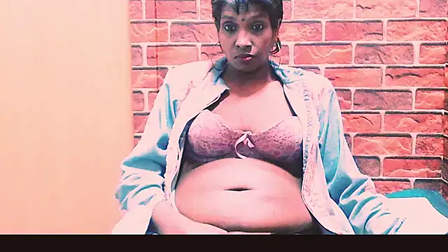 Fuckable_Nasty_MILF live