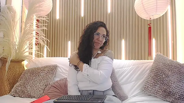 Velvet_Curly live