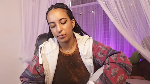 Millie_Volturi live