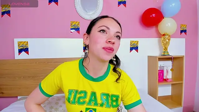 AshleyBenoitt live