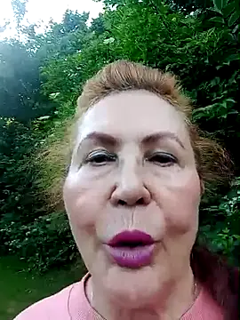 Hottie-Mom live