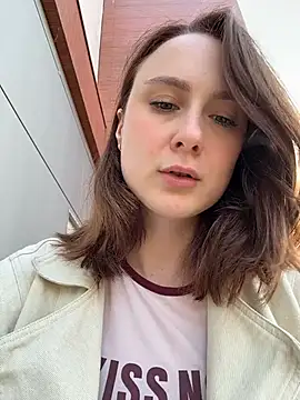 Dina_Tease live