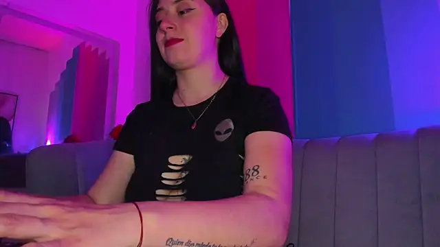 JuliethCruz_ live