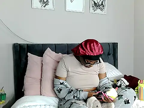 MissLaToYa live