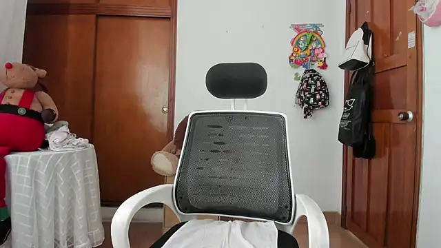 Adele_johnsonn1 live