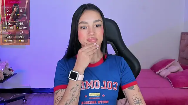 Lizzie_corner_v live