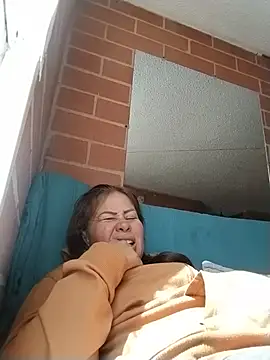 LaraCaliente live