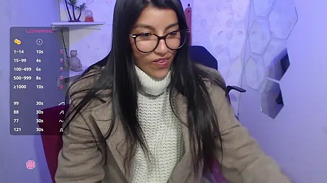 Hailey_Adams live