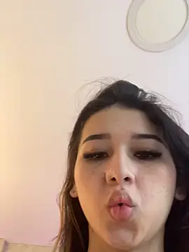 Littlee_Mia live