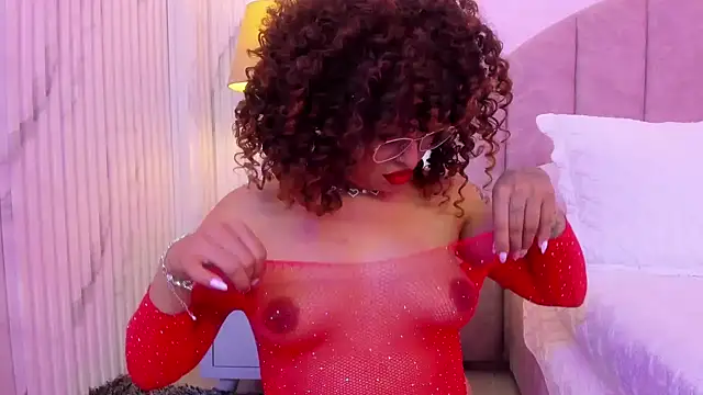 MadelaineJones live