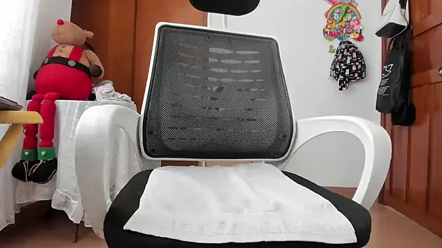 Adele_johnsonn1 live