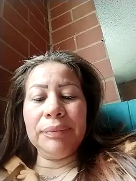 LaraCaliente live