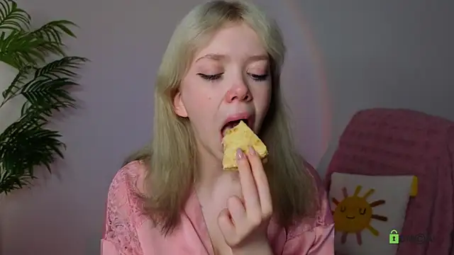 Rochelle_kitty live