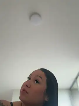 Pretty_Isadora live