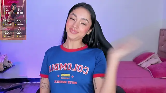Lizzie_corner_v live