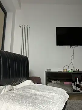 NickiLike profile