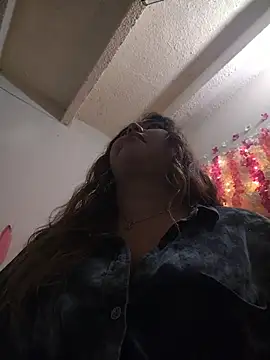 CurvyLolaX live