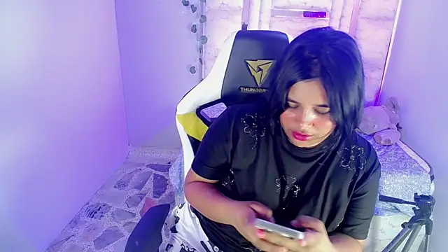 Dakota_big live