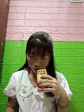 AmyLinee01 live