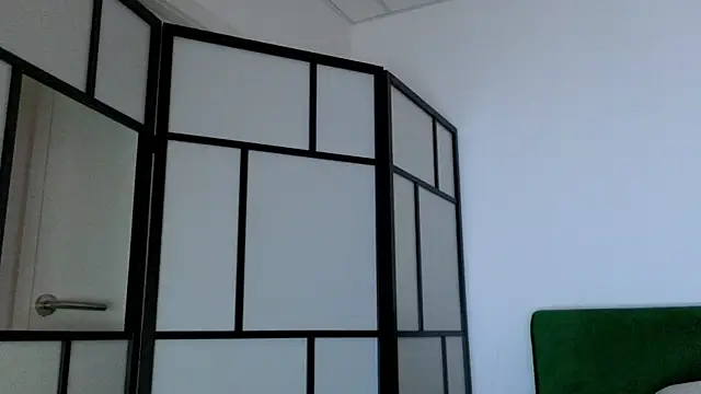 Kirana_Hayes live