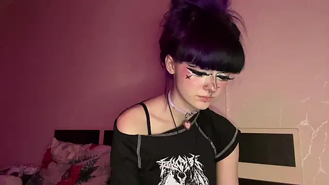 HolyCute live