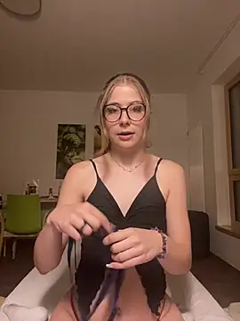 MilaRoseee live