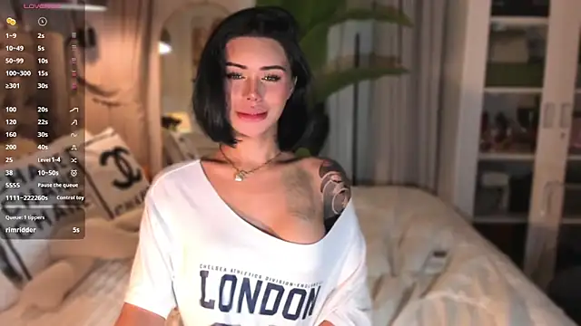 ParisianDoll live