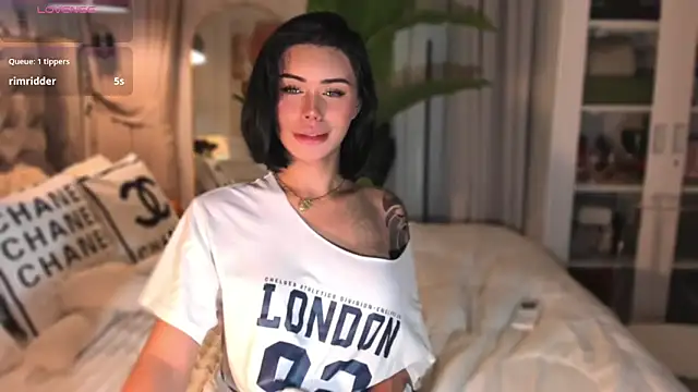 ParisianDoll live