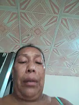 Sweet-Latina-Milf live