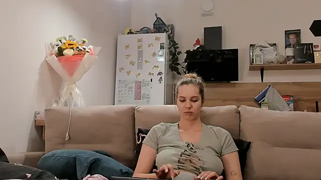 Hot__K live