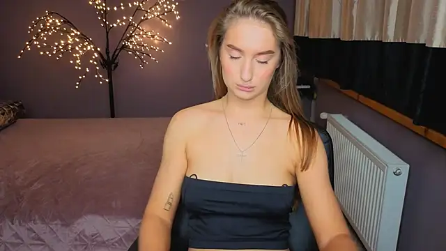 AlisaFoxis live