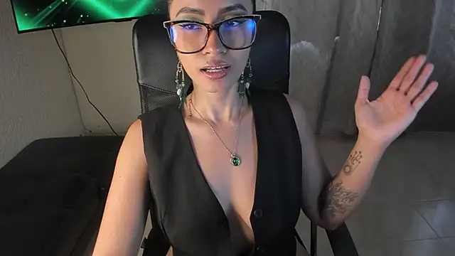 PaulinaBelushi live