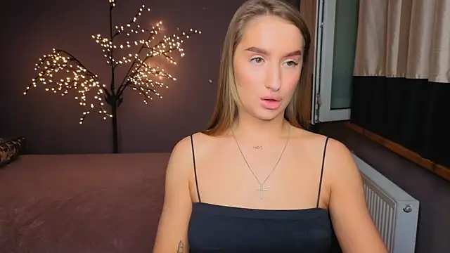 AlisaFoxis live