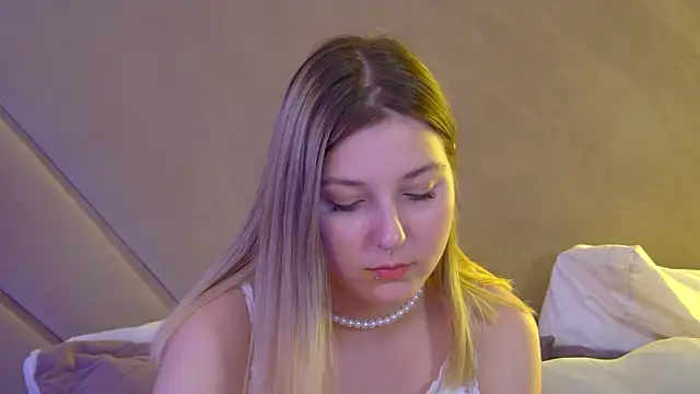 TinnaBurton live