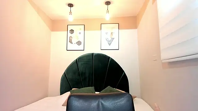 _EmilyJireh_ live