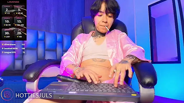 hottiesjuls live
