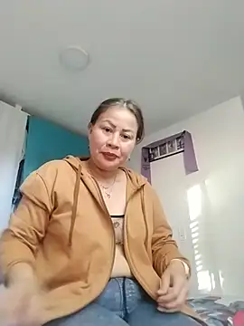 LaraCaliente live